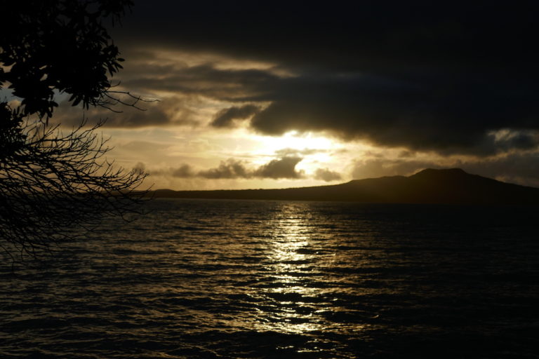 Sonnenaufgang vor Auckland