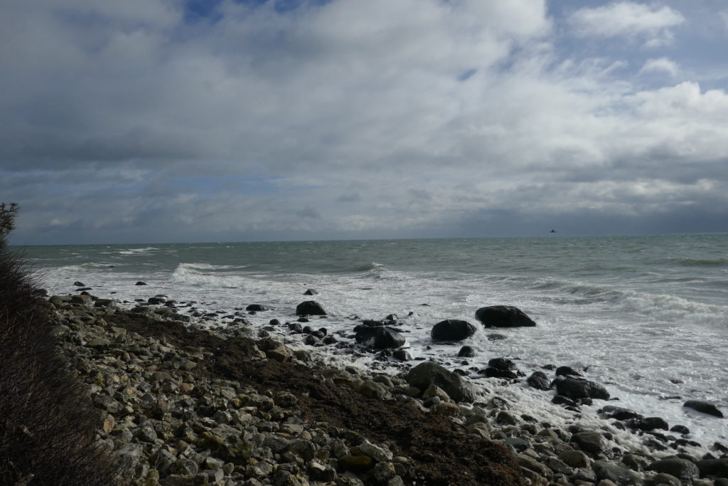 Strand am Leuchtturm Staberhuk im Südosten der Insel