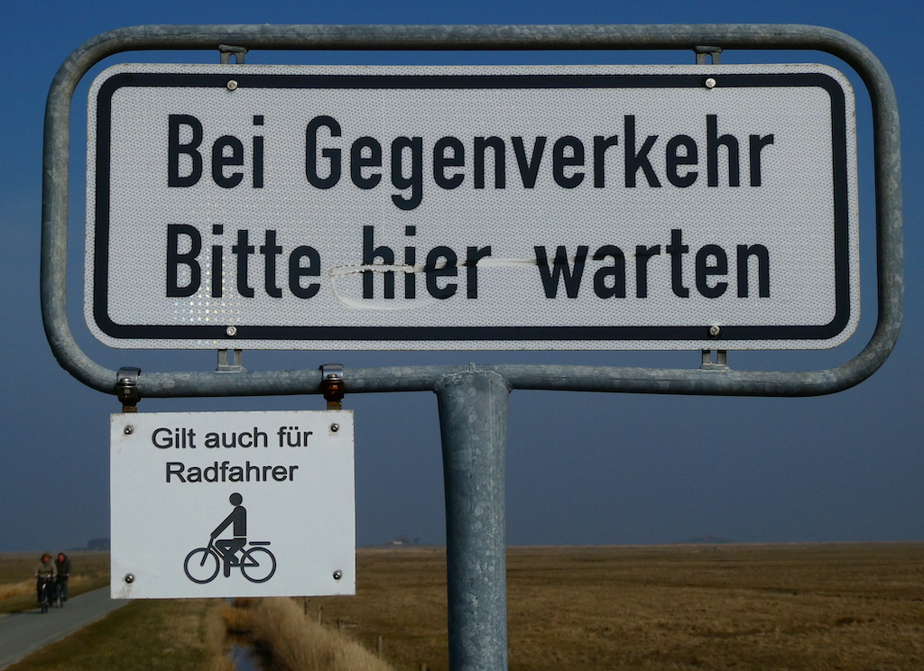 "Bei Gegenverkehr bitte warten"