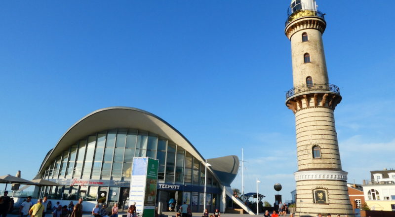 Warnemünde: Teepott und Leuchtturm