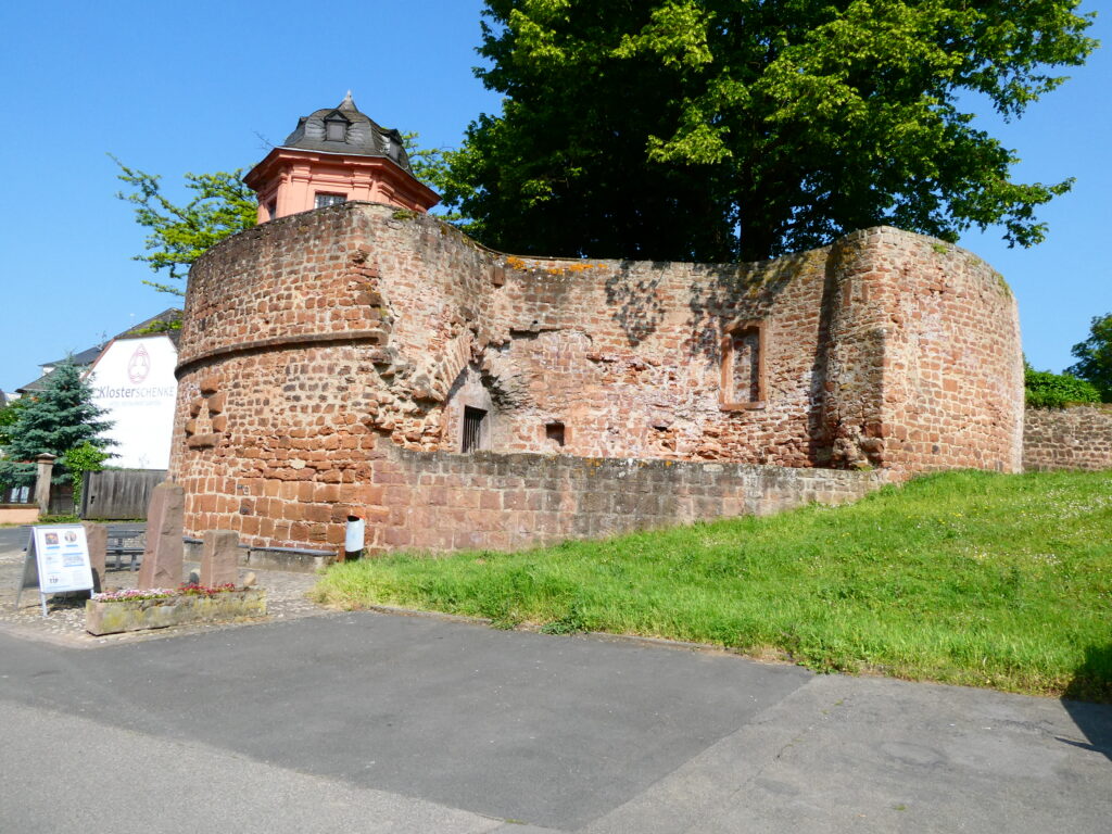 Die alte Wehrmauer in Pfalzel