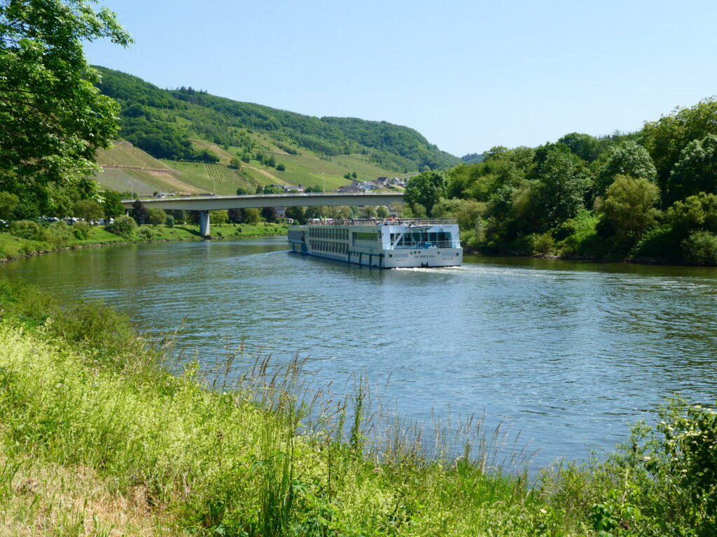 Hotelschiff auf der Mosel