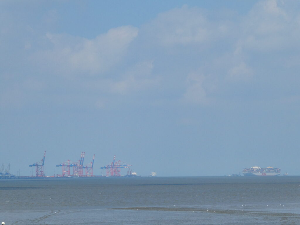 Blick auf den Jade-Weser-Port Wilhelmshaven