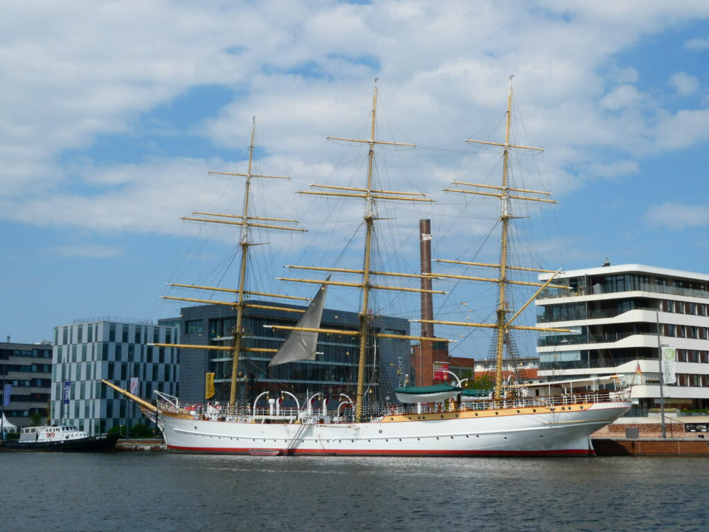 Das Schulschiff Deutschland im Neuen Hafen