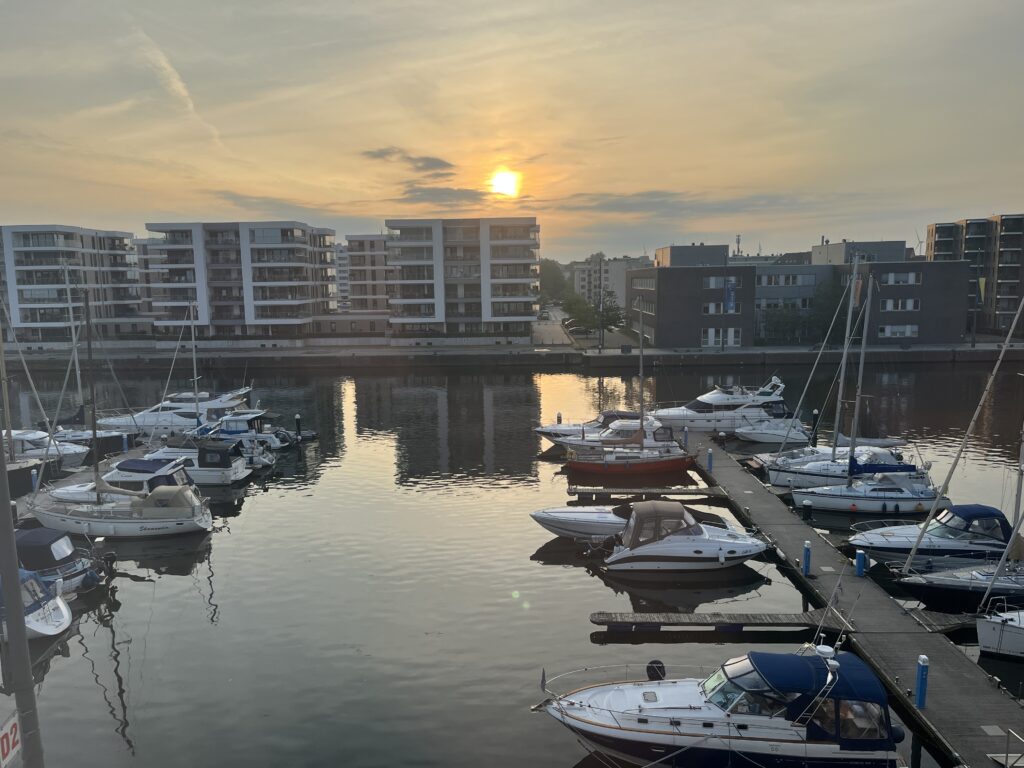Sonnenaufgang im Neuen Hafen in Bremerhaven