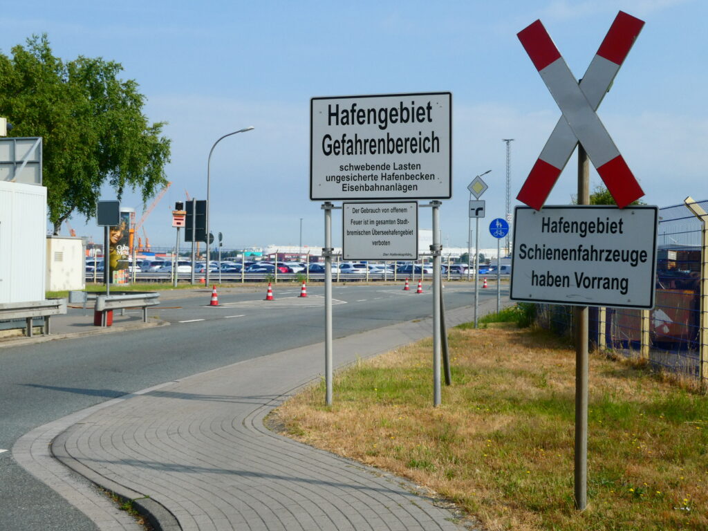 Einfahrt zum Hafengebiet