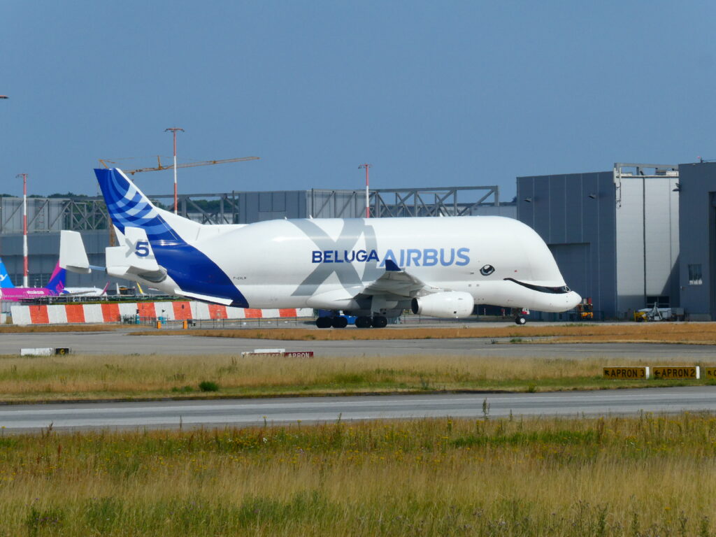 "Airbus Beluga XL" am Airbuswerk Finkenwerder