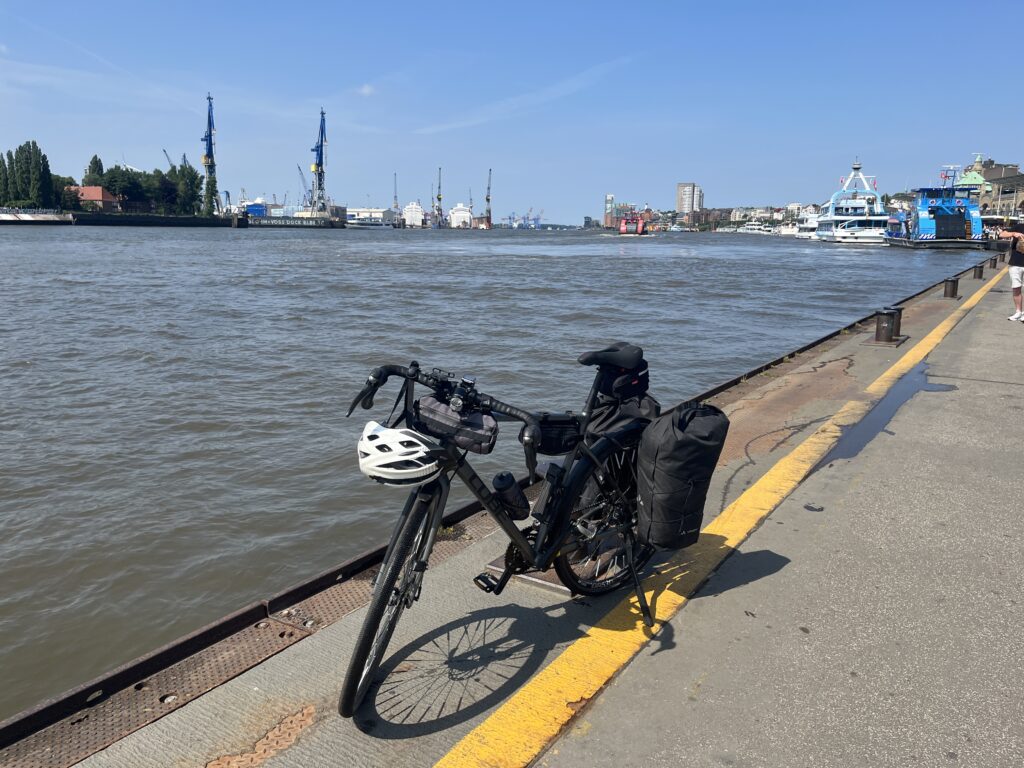 Ziel erreicht - St. Pauli-Landungsbrücken in Hamburg