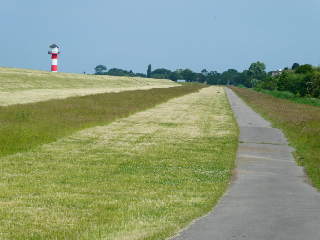 An der Elbe entlang - diesmal hinterm Deich